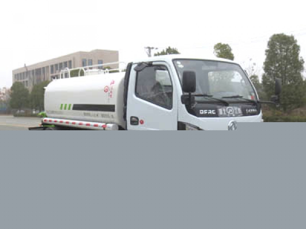 東風(fēng)小霸王灑水車裝水4噸（國六）