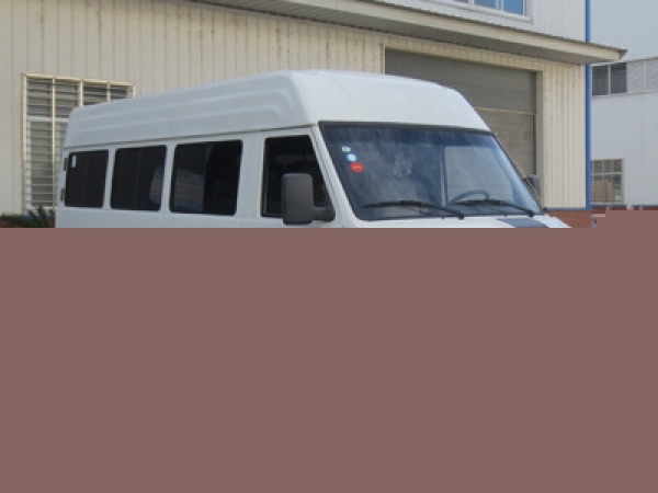 依維柯15座柴油運兵車