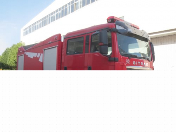 重汽汕德卡7.15噸水罐消防車