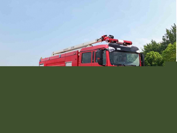 重汽T5G后雙橋18米舉高噴射消防車